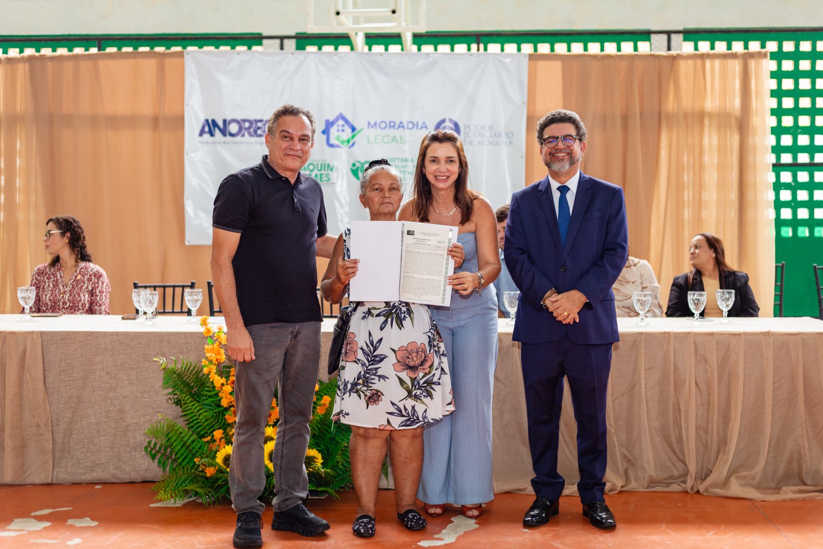 Prefeitura de Joaquim Gomes entrega 263 títulos de propriedade a famílias do município
