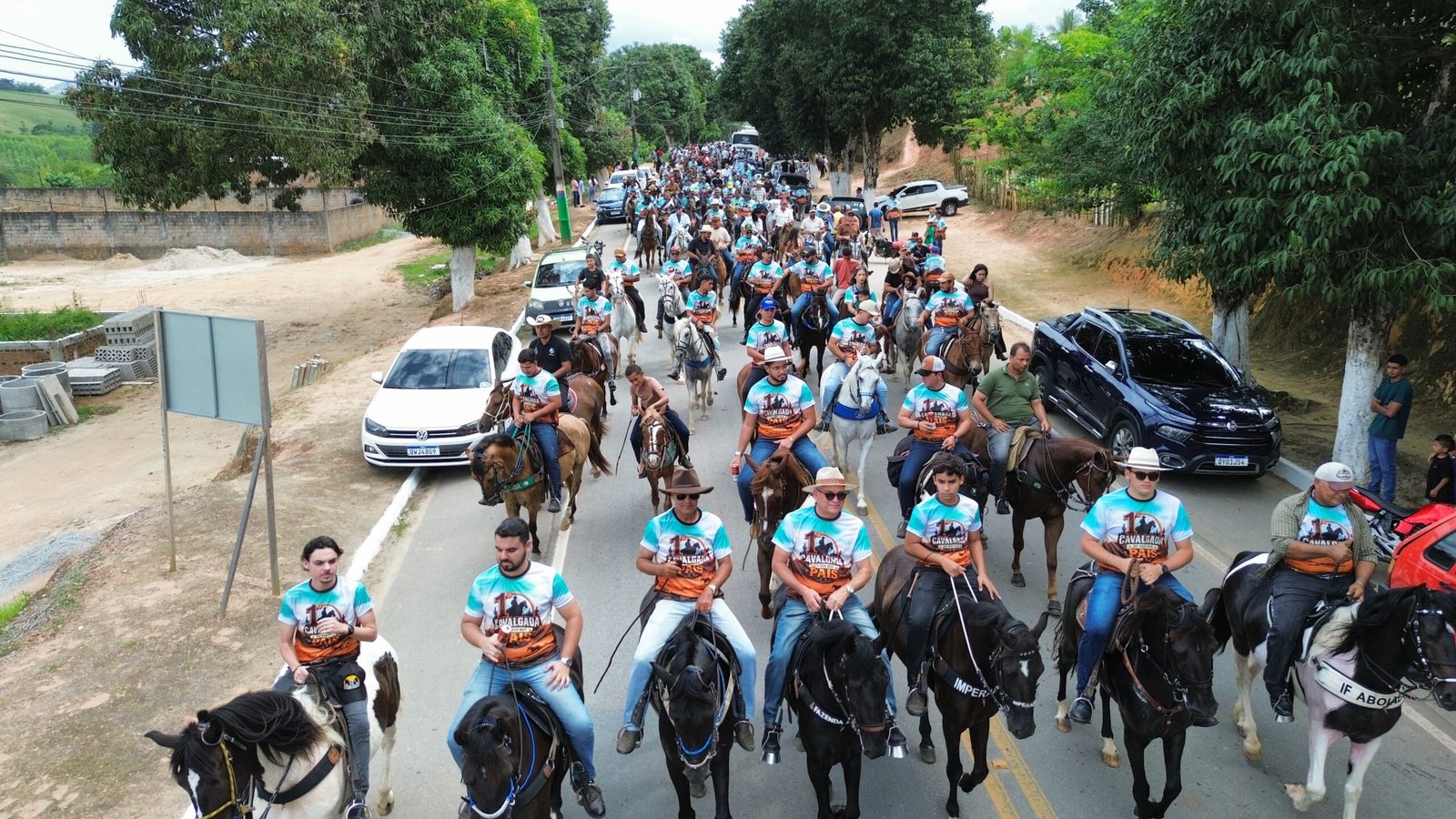 1ª Cavalgada do Dia dos Pais reúne milhares de pessoas e encerra programação pelos 64 anos de Joaquim Gomes
