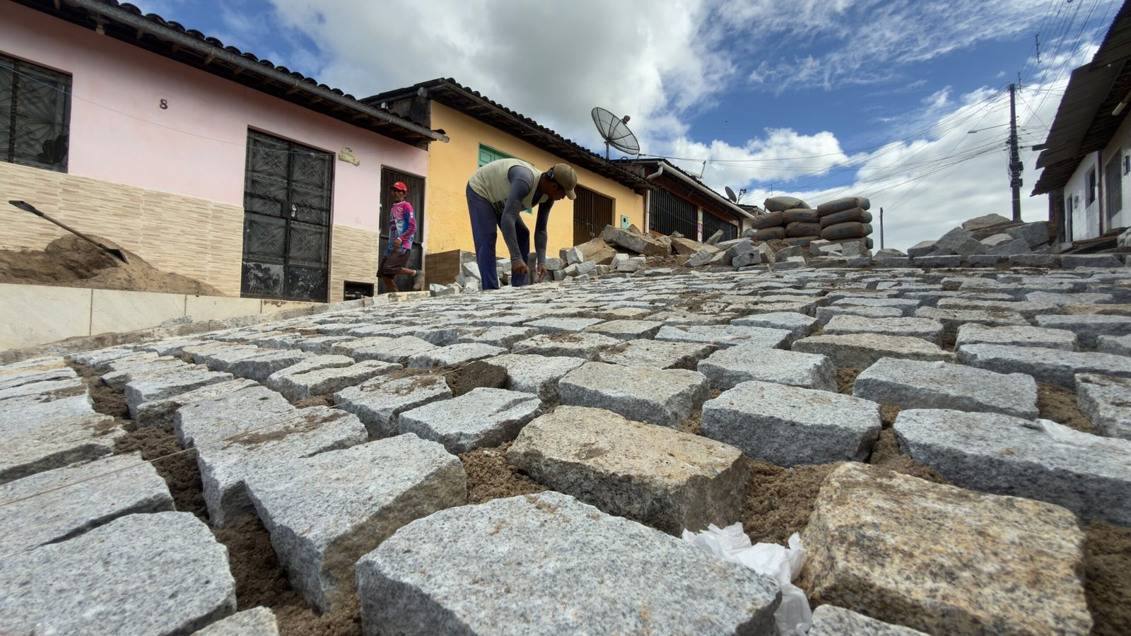 Maior investimento em infraestrutura da história, pavimentação já está transformando o Bairro da Casal